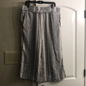 Time and Tru wide leg crop pant